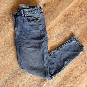 Medium wash Mom jeans